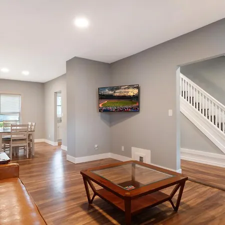 Walk To Niagara Falls. Renovated 3 Bed House!